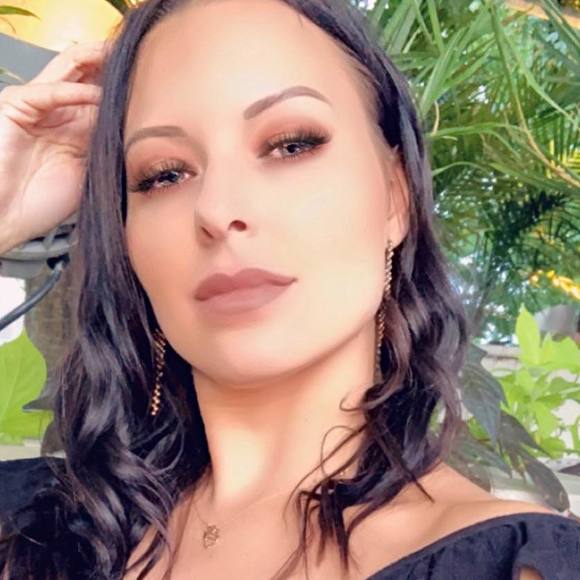 Meet your Posher, Anouck - Picture 1 of 1